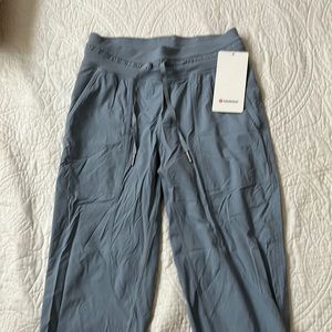 Lululemon nwt dance studio MR crop